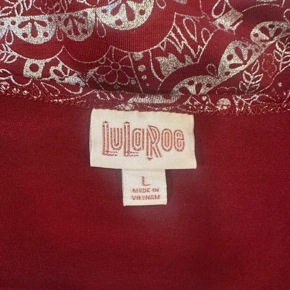 Lularoe Short Sleeve Top Size Large Burgundy Silver Paisley Print Metallic Sheen - Picture 6 of 10
